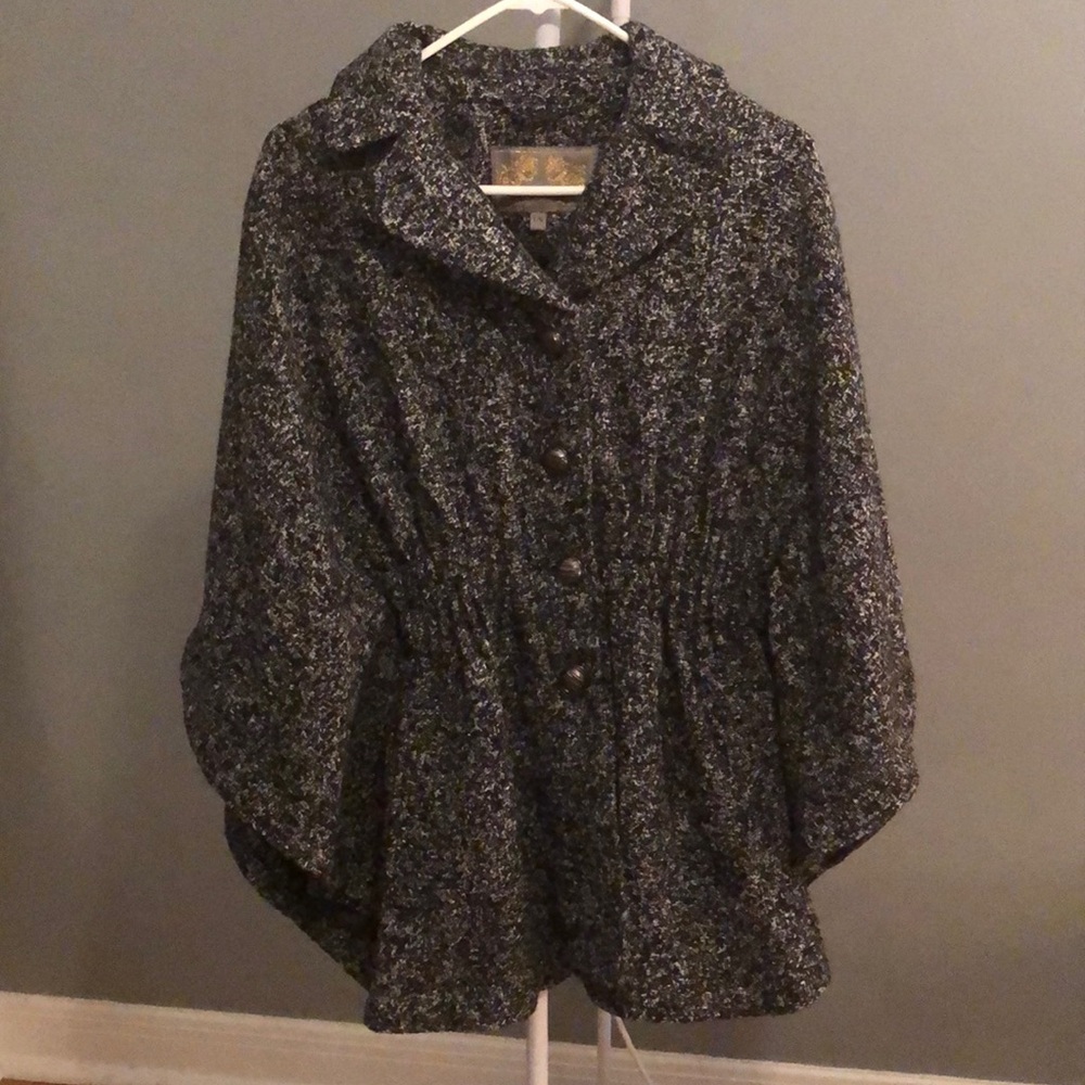 Black/white cape/poncho